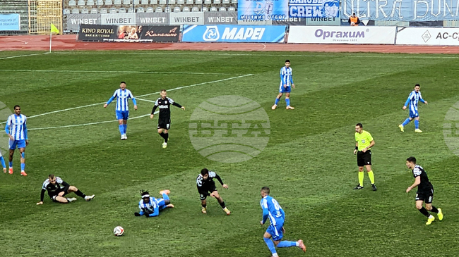 Лидерът във Втора лига завърши при нулево реми у дома срещу Пирин