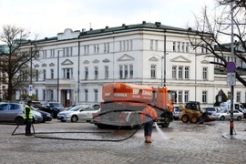 Парламент - паркинг - почистване