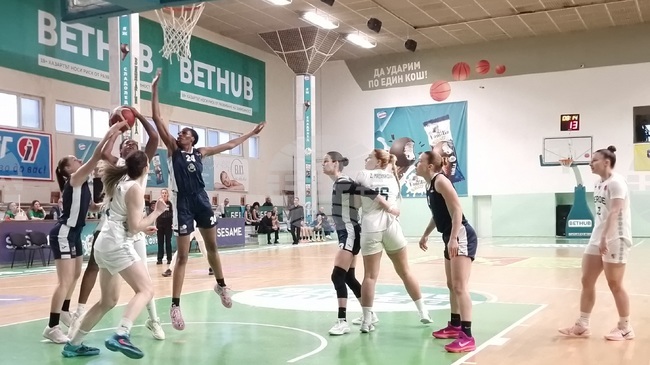 Монтана 2003 победи Берое като гост в последна среща от редовния сезон на женското баскетболно първенство