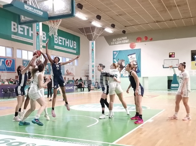 Монтана 2003 победи Берое като гост в последна среща от редовния сезон на женското баскетболно първенство