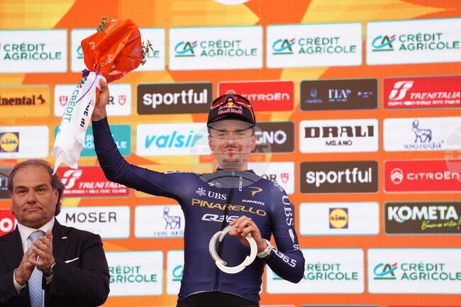 Том Пидкок напусна Обиколката на Каталуня заради падане