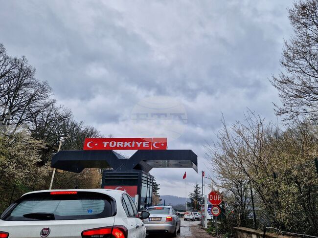 Турските митничари са осуетили внос на 10 кг течен канабис от България 