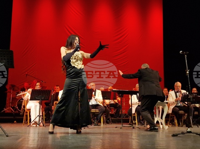 Михаела Филева пя в родното Велико Търново в навечерието на празника на града