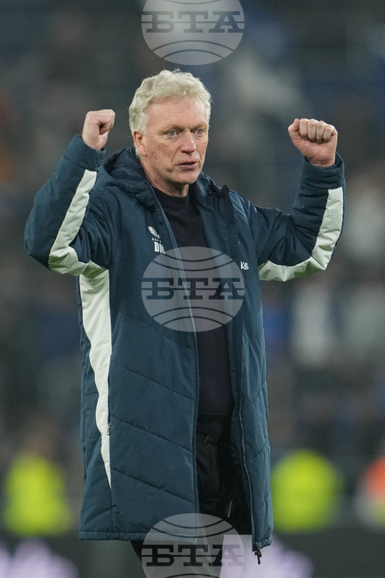 Евертън ще предложи нов договор на Дейвид Мойс след успешната първа година начело на клуба