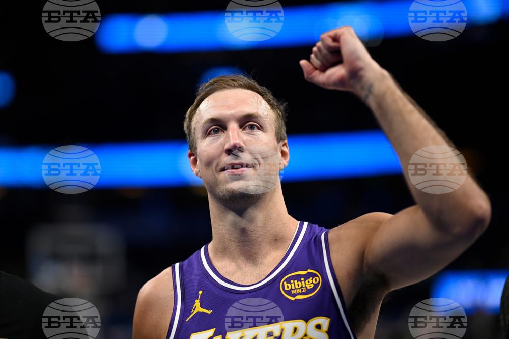 Lakers Magic Basketball