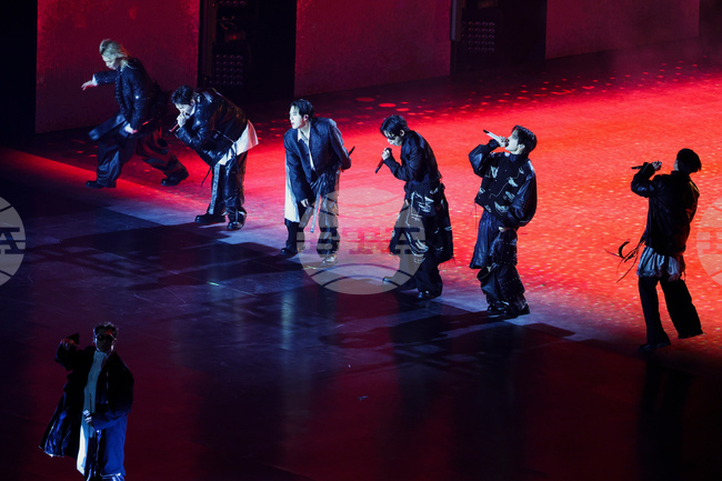 Групата BTS зае челната позиция в класацията на „Билборд" за албуми с Arirang