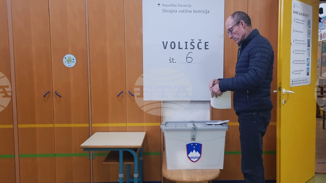 Избирателните секции в Словения отвориха врати