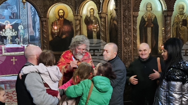 За дълбочината и силата на вярата говори пред миряните в Търговище отец Славчо Проданов