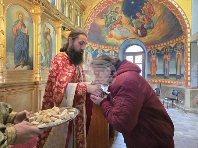 Синаксар на св. Йоан Лествичник чуха миряните в храма „Света Троица“ в Ловеч