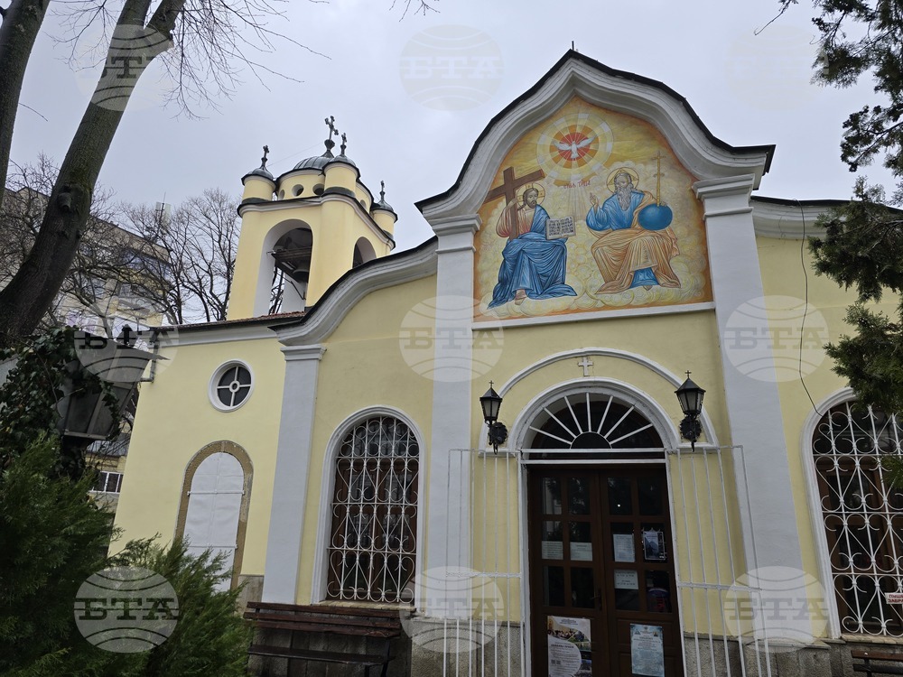 Ловеч - храм „Света Троица“ - неделна служба