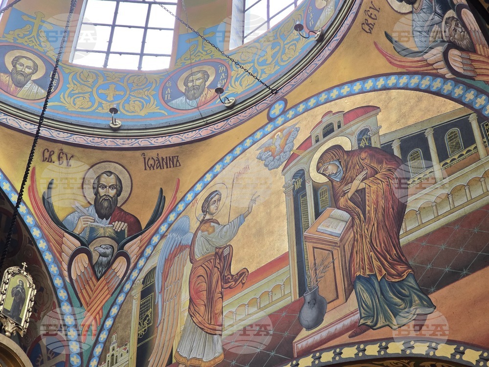 Ловеч - храм „Света Троица“ - неделна служба