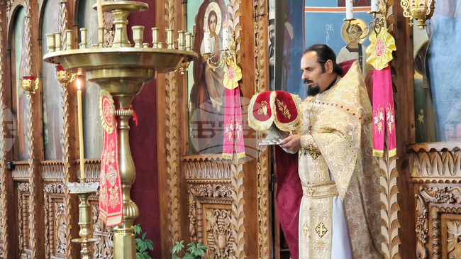 Църквата чества паметта на преподобния Йоан Лествичник, каза отец Иван в проповедта си в шуменския храм „Св. Три Светители" 