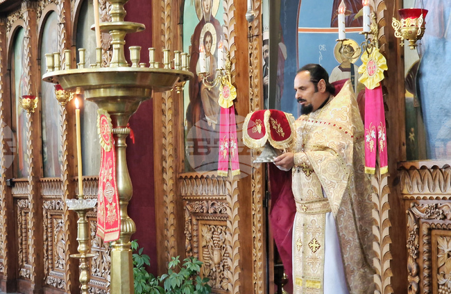 Църквата чества паметта на преподобния Йоан Лествичник, каза отец Иван в проповедта си в шуменския храм „Св. Три Светители" 