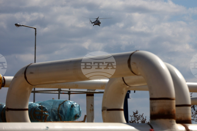 Украйна обяви, че продължават да текат доставките по ударения от Русия газопровод, който минава през България