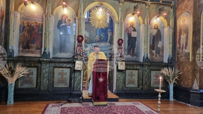 Постът и молитвата са средството за борба със злото, посочи в проповедта си отец Владислав във Враца