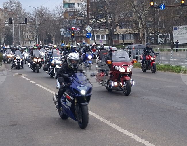 С шествие в Ямбол рокери от цялата страна дадоха начало на новия мотосезон