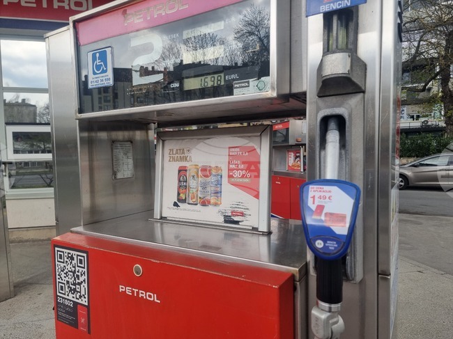 Най-голямата петролна компания в Словения вдигна цените на горивата на междуградските бензиностанции 