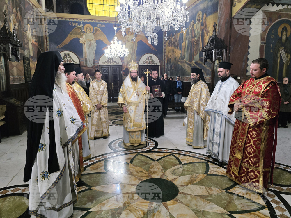 Видин - храм „Св. Николай Мирликийски Чудотворец" - литургия