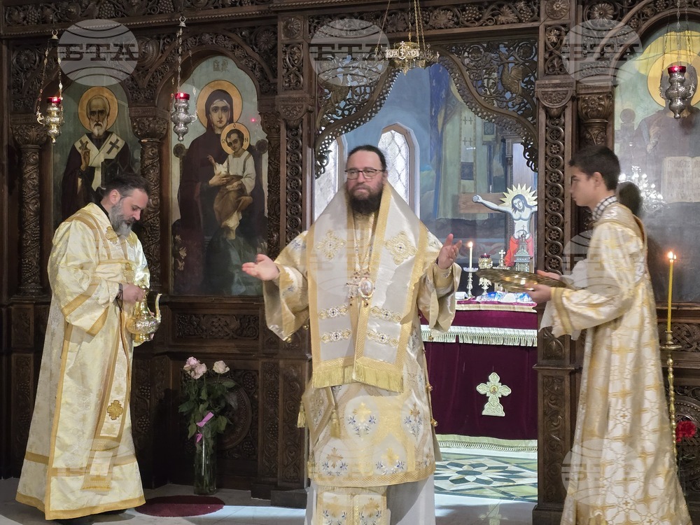 Видин - храм „Св. Николай Мирликийски Чудотворец" - литургия