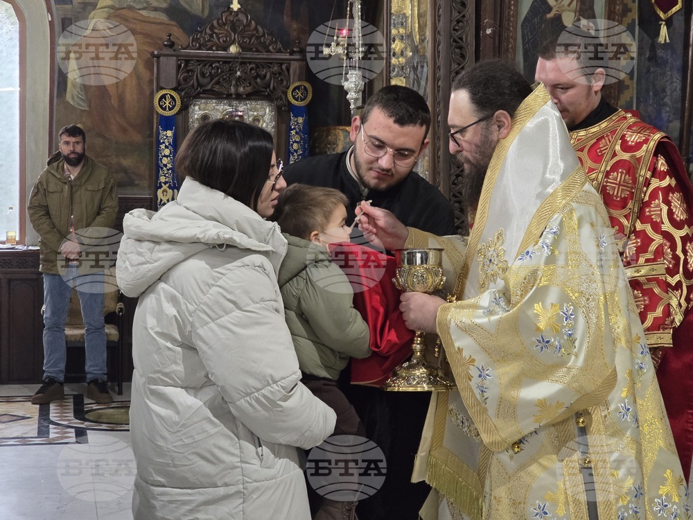 Видин - храм „Св. Николай Мирликийски Чудотворец" - литургия