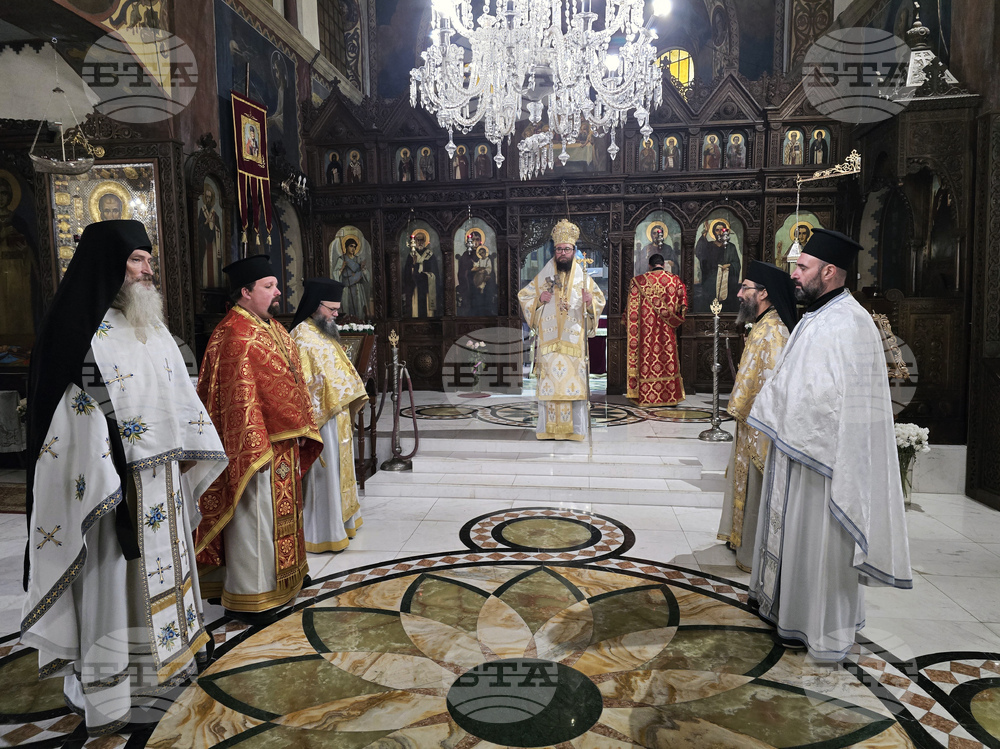 Видин - храм „Св. Николай Мирликийски Чудотворец" - литургия