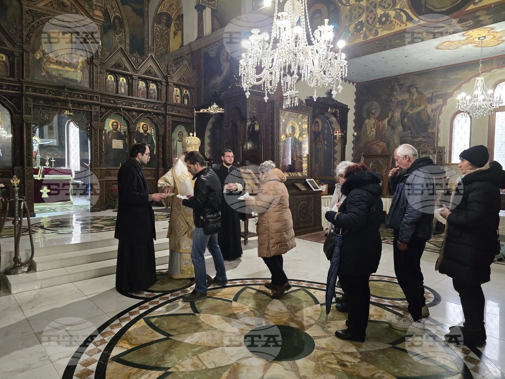 Видин - храм „Св. Николай Мирликийски Чудотворец" - литургия