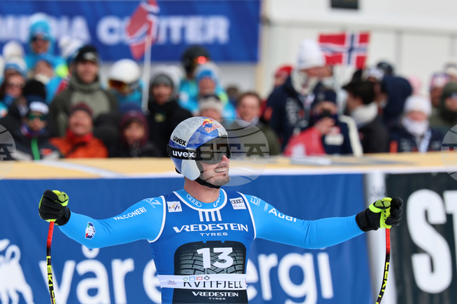 Доминик Парис спечели последния за сезона Супер-Г и затвърди триумфа на италианските алпийци този уикенд в скоростните дисциплини