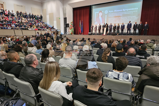 Ние не влизаме в тази кампания с клишета, а с подробно разписана програма, каза лидерът на „Прогресивна България“ Румен Радев в Русе