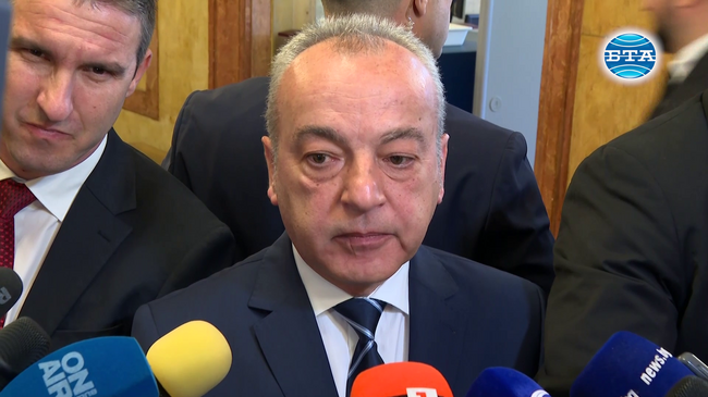 Възможната формула е сформиране на устойчиво мнозинство, което да излъчи редовно правителство, каза служебният премиер Гълъб Донев