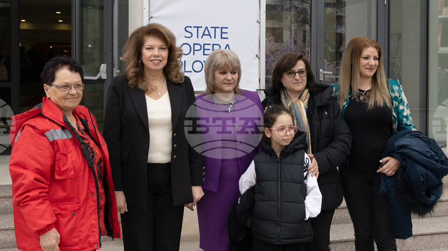 Ролята на институциите е да бъдат винаги с всички, които работят за България, заяви президентът Илияна Йотова