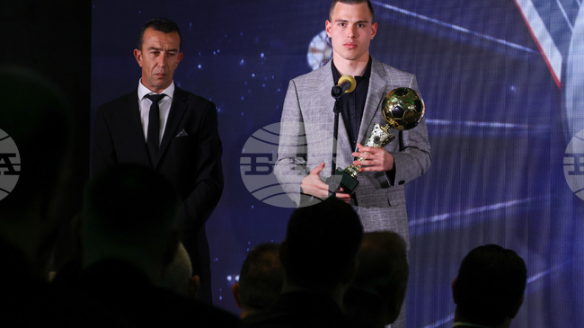 Светослав Вуцов заяви, че наградата за най-добър вратар му носи допълнителна отговорност и иска да стане шампион, дори и без „сухи мрежи“