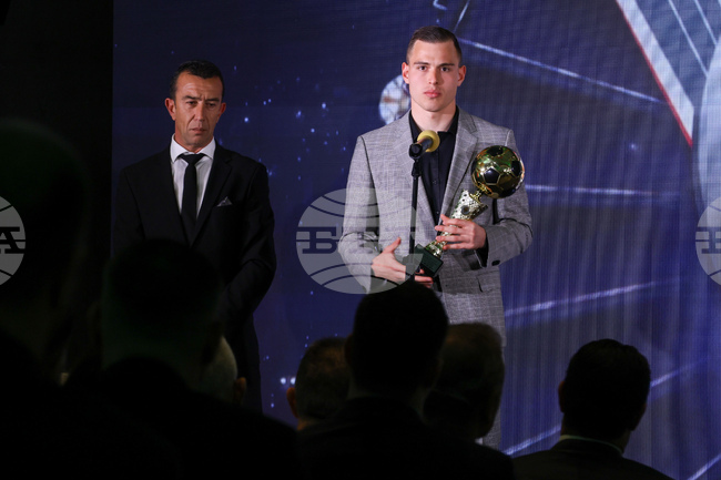 Светослав Вуцов заяви, че наградата за най-добър вратар му носи допълнителна отговорност и иска да стане шампион, дори и без „сухи мрежи“