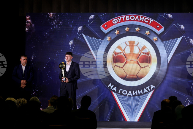 Най-прогресиращият български играч за 2025-а година Кристиян Балов иска да служи за пример на младите и си пожела трансфер зад граница през лятото