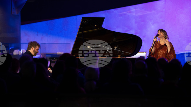 Американската певица Гретчен Парлато и двукратният носител на „Грами“ Тейлър Ейгсти изнесоха концерт в Пловдив