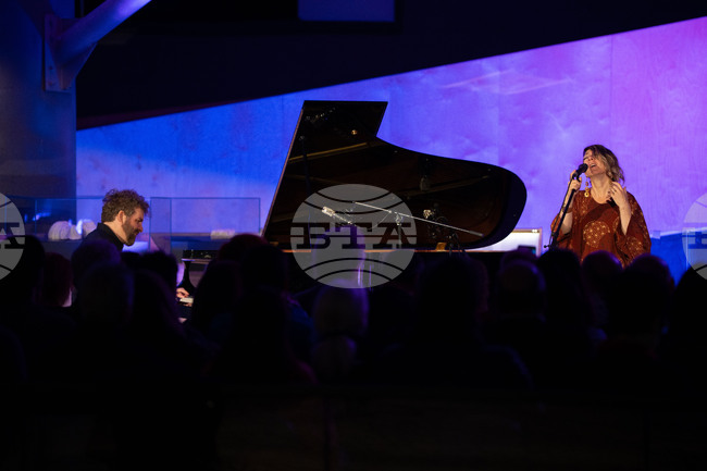 Американската певица Гретчен Парлато и двукратният носител на „Грами“ Тейлър Ейгсти изнесоха концерт в Пловдив