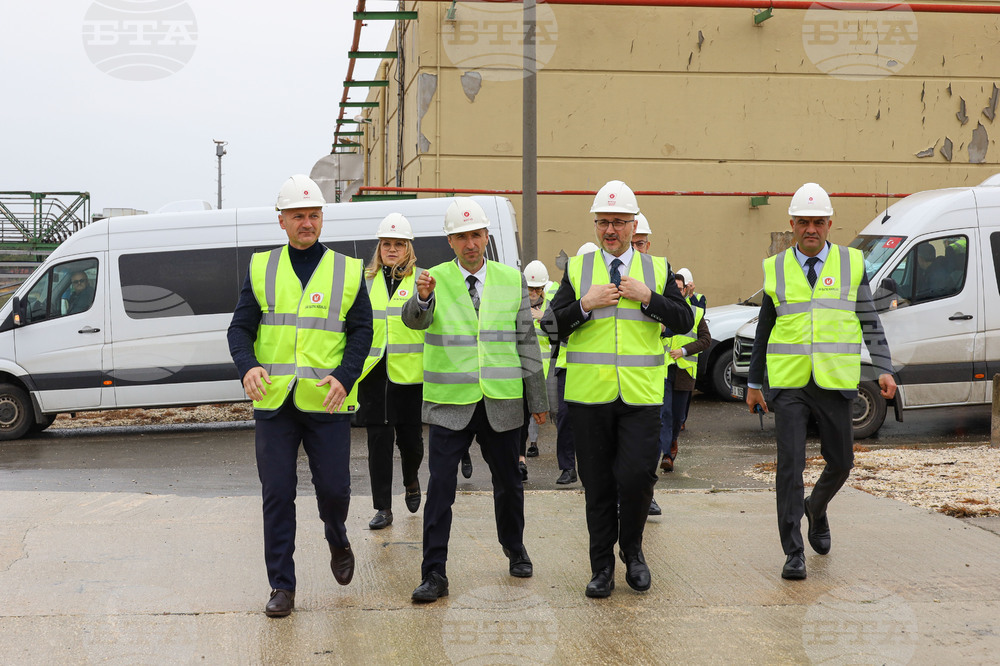 Турция - Посрещане на първия танкер с американски газ за България