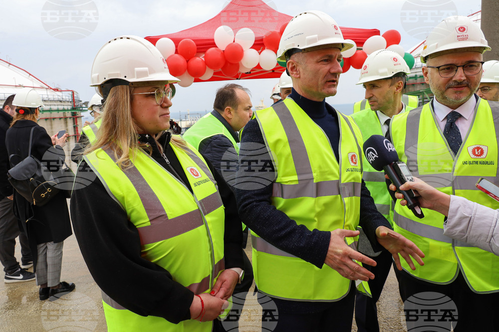 Турция - Посрещане на първия танкер с американски газ за България