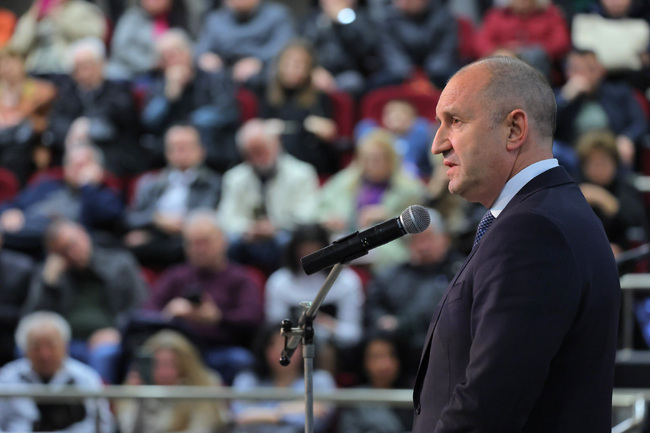 Румен Радев в Русе: България не е бедна, а зле управлявана и ограбвана държава 