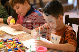 Варна - украински деца - великденски яйца