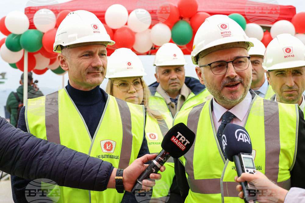 Турция - Посрещане на първия танкер с американски газ за България