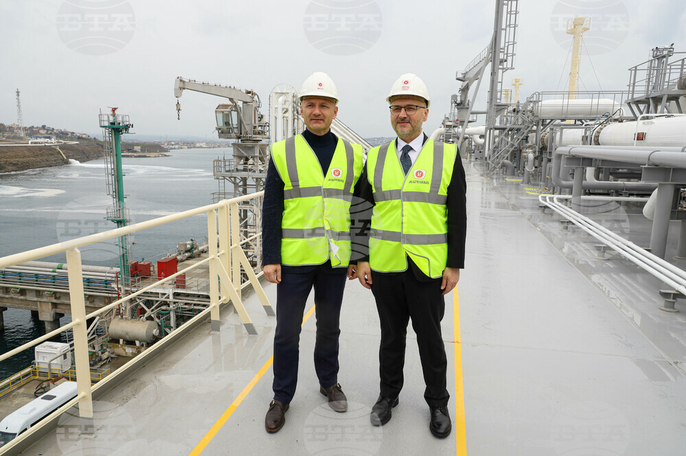 Турция - Посрещане на първия танкер с американски газ за България