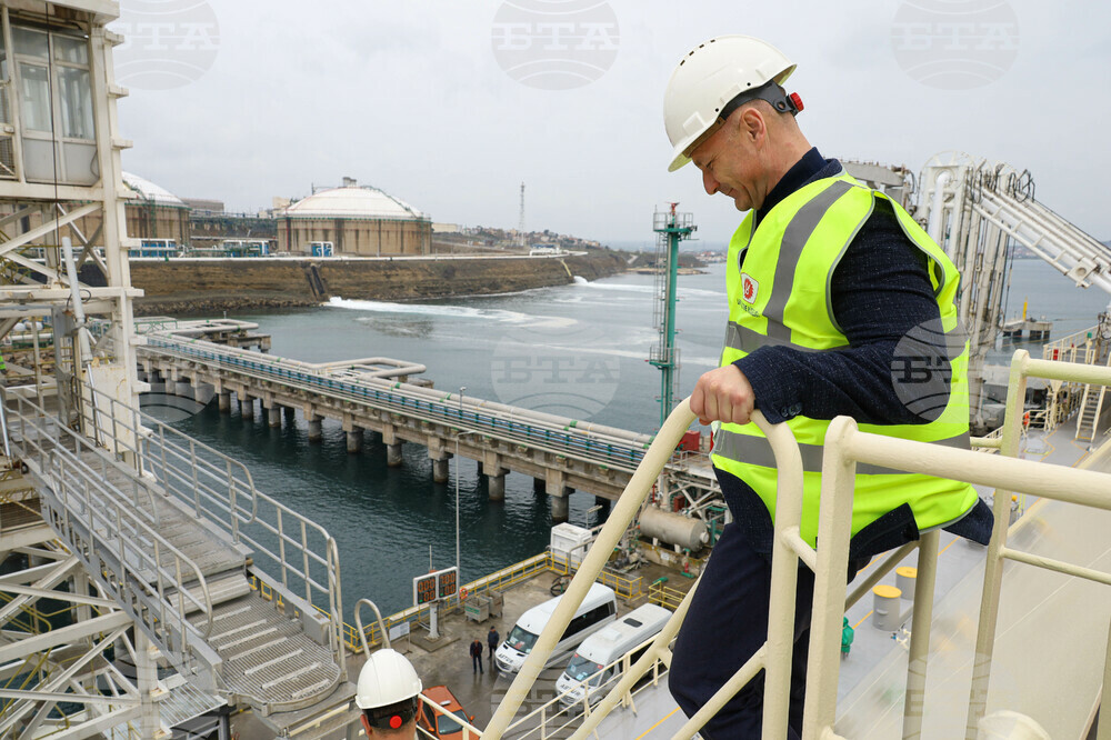 Турция - Посрещане на първия танкер с американски газ за България