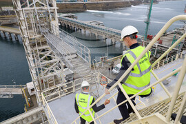 Турция - Посрещане на първия танкер с американски газ за България