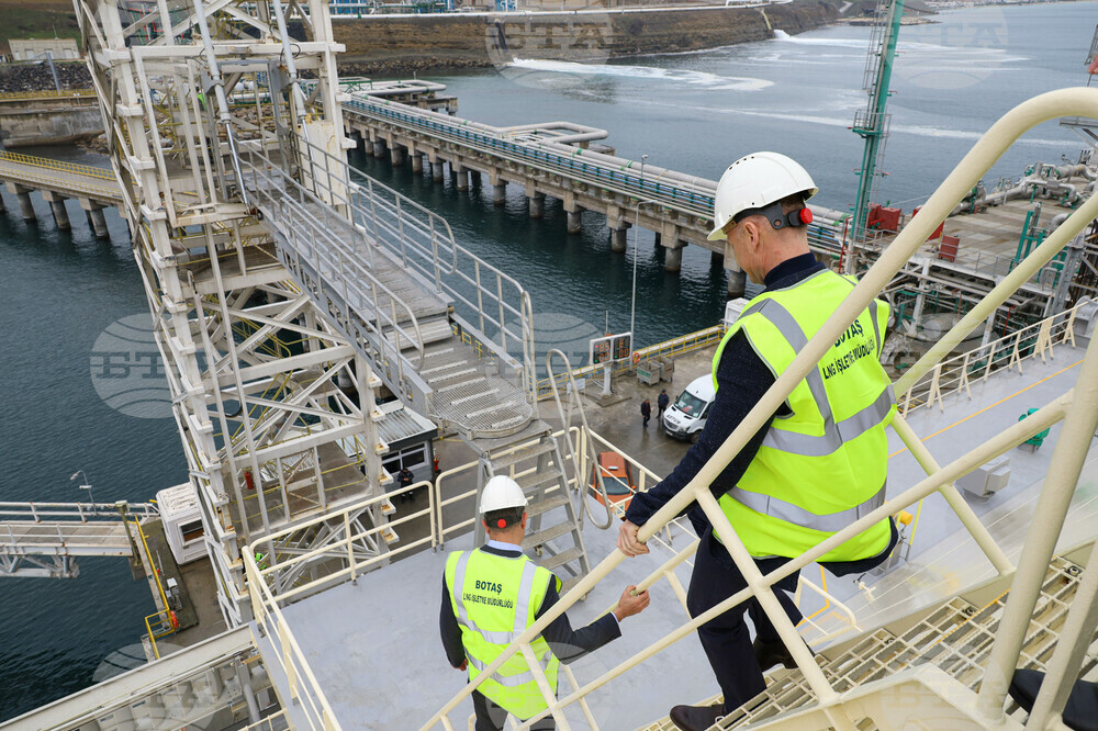 Турция - Посрещане на първия танкер с американски газ за България