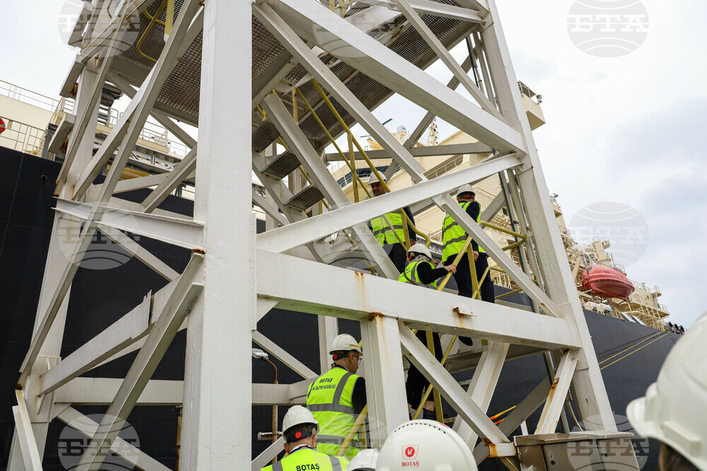 Турция - Посрещане на първия танкер с американски газ за България