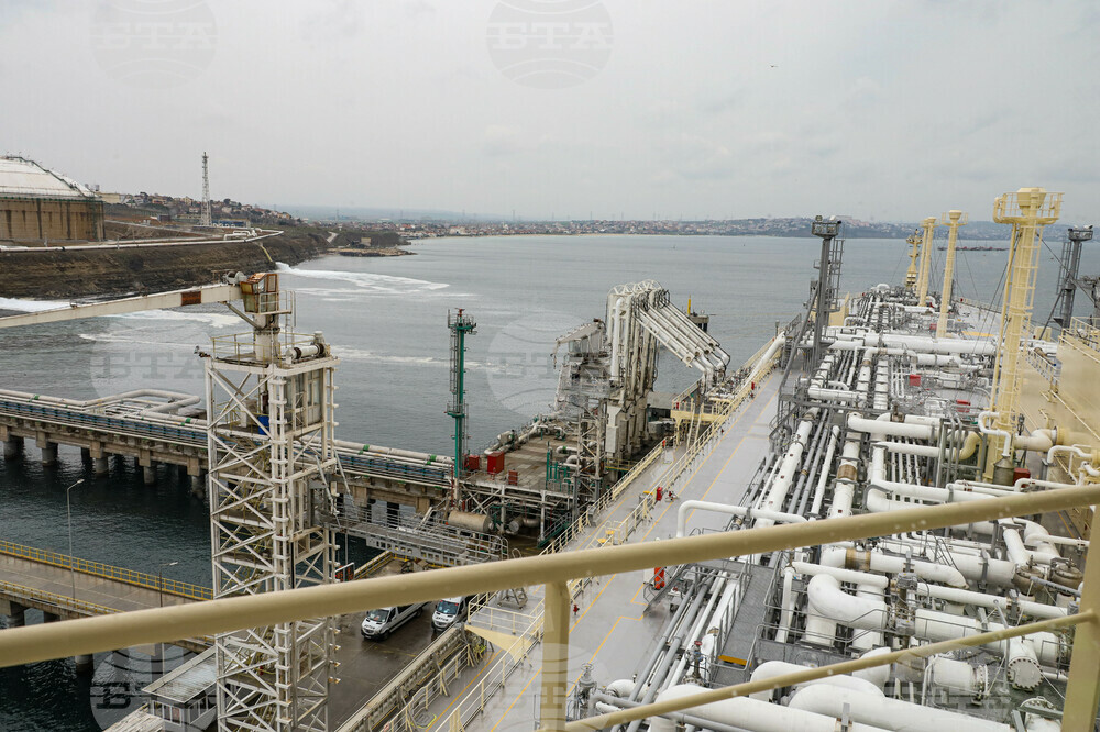 Турция - Посрещане на първия танкер с американски газ за България