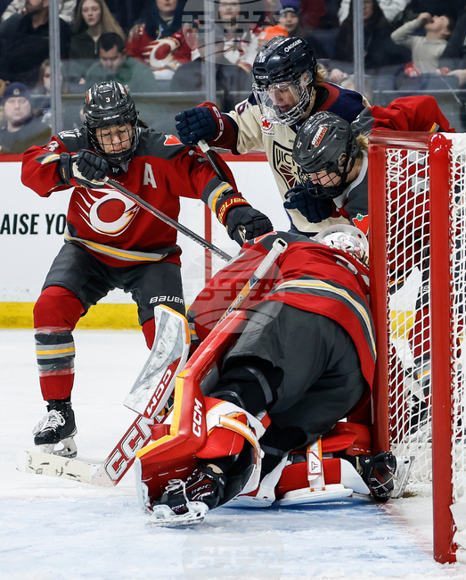 PWHL Charge Victoire Hockey