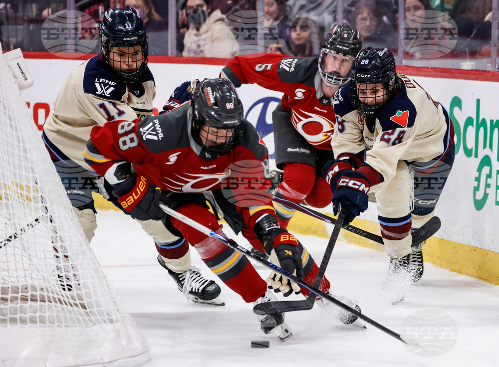 PWHL Charge Victoire Hockey