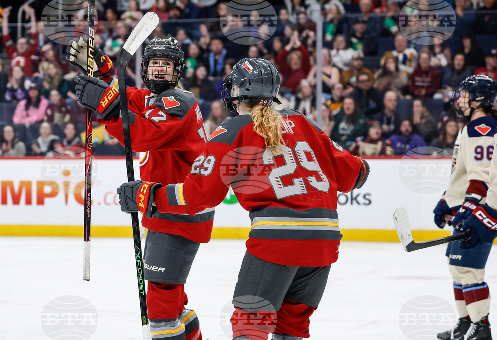 PWHL Charge Victoire Hockey