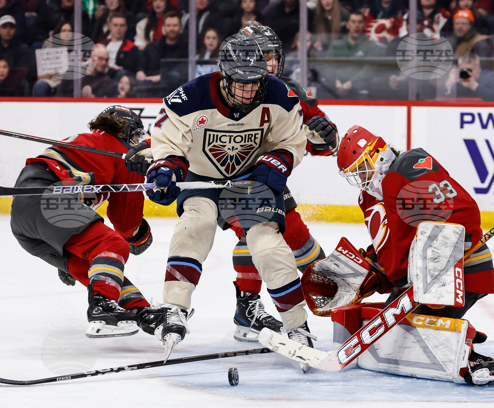 PWHL Charge Victoire Hockey